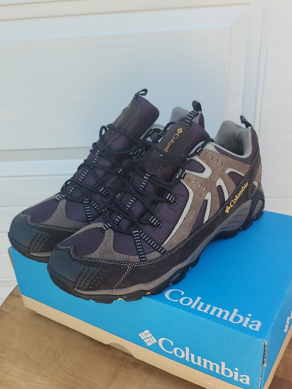 Columbia Men's Black and Brown Trail Sneakers